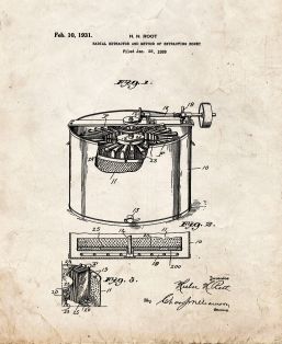 Radial Extractor and Method Of Extracting Honey